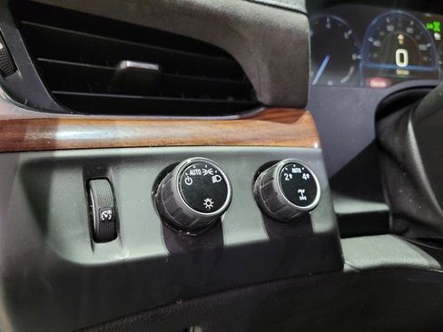 Used 2015 Cadillac Escalade Premium image 48