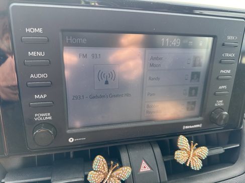 Used 2022 Toyota RAV4 LE image 11