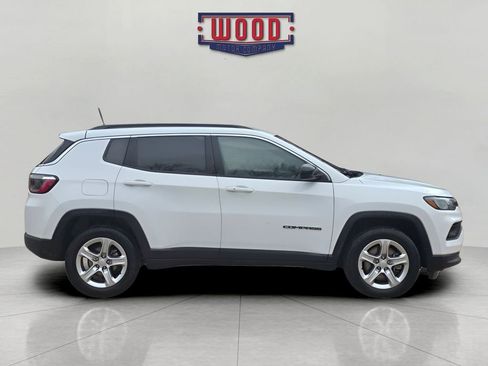 Used 2024 Jeep Compass Latitude image 2