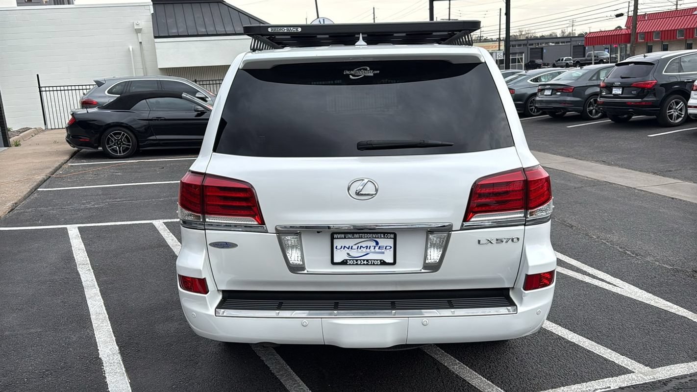 Used 2013 Lexus LX 570 4WD w/ Luxury Pkg image 4