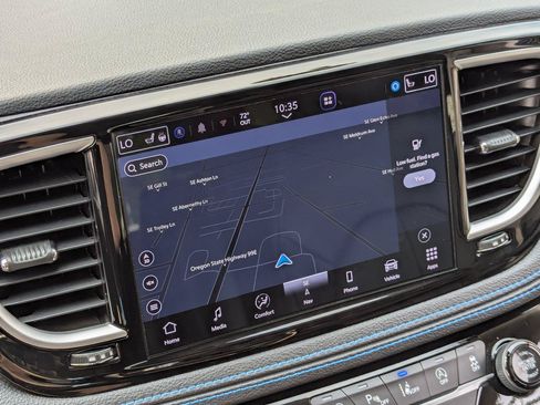 Used 2021 Chrysler Pacifica Touring-L w/ Uconnect Theater Family Group AWD/4WD image 18