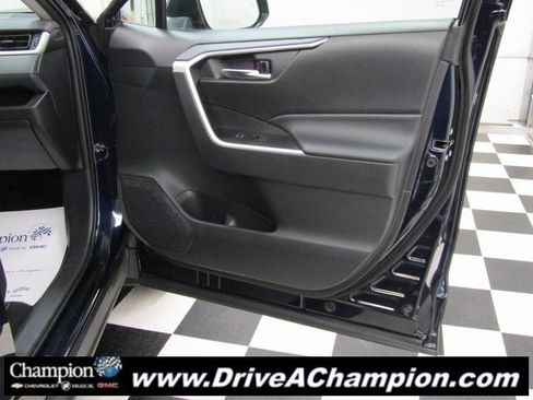Used 2021 Toyota RAV4 XLE image 40