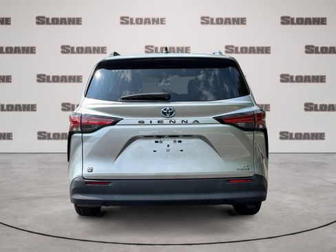 Used 2022 Toyota Sienna LE FWD image 4