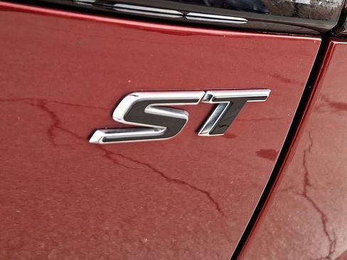 Used 2023 Buick Envision Essence w/ Sport Touring Package image 31