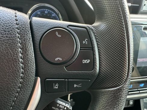 Used 2018 Toyota Corolla LE image 28