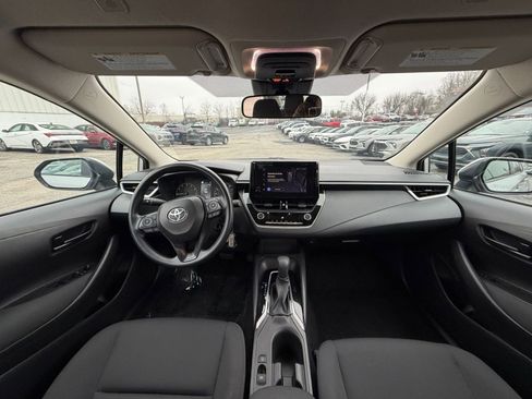 Used 2025 Toyota Corolla LE image 32