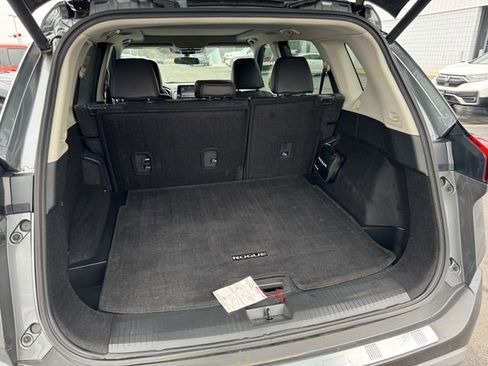 Certified 2022 Nissan Rogue SV w/ SV Premium Package image 16
