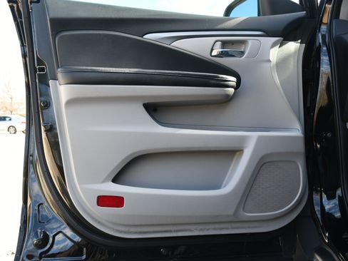 Used 2017 Honda Pilot EX image 12