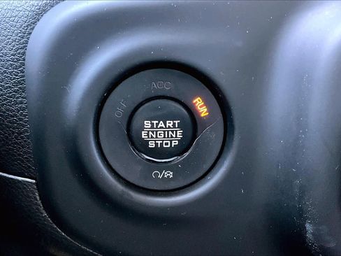 Used 2018 Jeep Wrangler Unlimited Sahara image 33