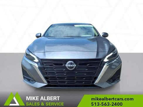 Used 2023 Nissan Altima 2.5 SV FWD image 2