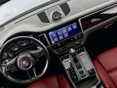 Used 2024 Porsche Macan Premium Plus AWD image 18