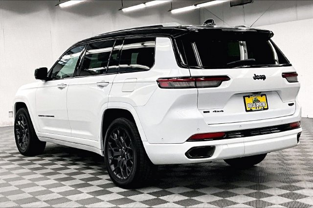 Used 2023 Jeep Grand Cherokee L Summit w/ Rear Seat Video Group I AWD/4WD image 2