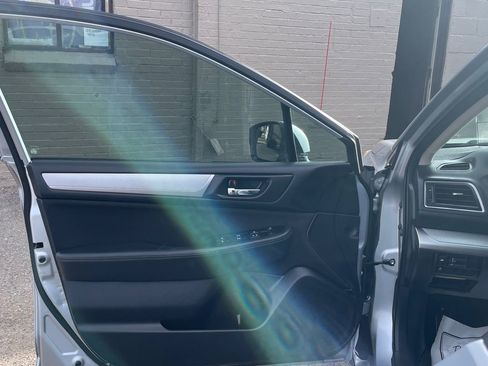 Used 2017 Subaru Legacy 2.5i Premium image 10