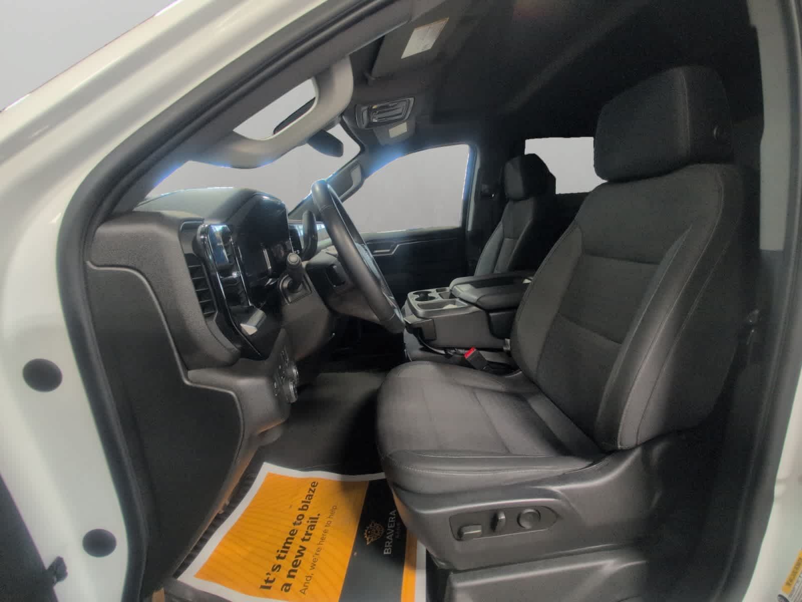 Used 2023 Chevrolet Silverado 1500 LT AWD/4WD image 9