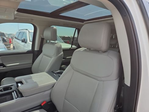 Used 2025 Ford Expedition Max Active AWD/4WD image 13