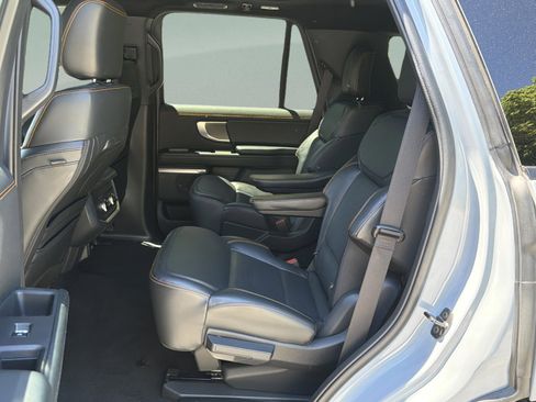 Used 2025 Ford Expedition Tremor AWD/4WD image 34
