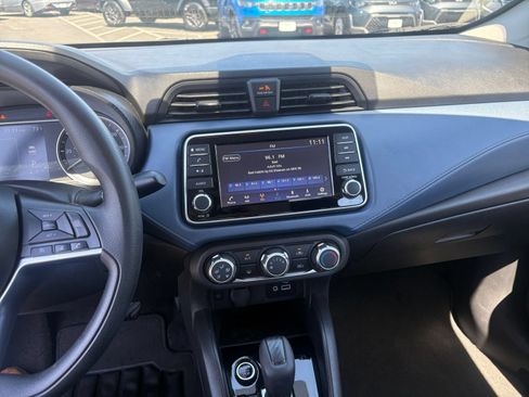Used 2025 Nissan Versa SV FWD image 17