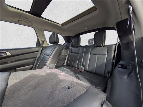 Used 2017 Nissan Pathfinder Platinum image 19