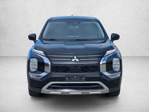 Used 2023 Mitsubishi Outlander SE image 2