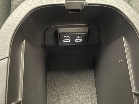 Used 2024 Toyota RAV4 XLE FWD image 30