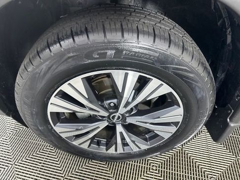 Used 2023 Nissan Rogue SV AWD/4WD image 2