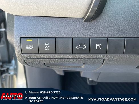 Used 2018 Toyota Camry LE FWD image 20