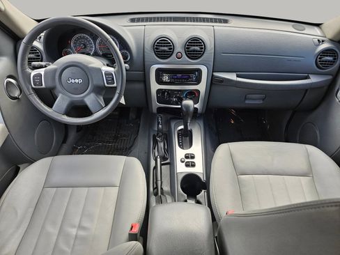 Used 2005 Jeep Liberty Limited image 2