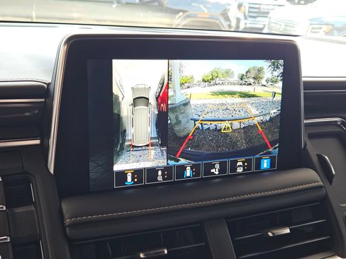 Certified 2023 GMC Yukon AT4 w/ AT4 Premium Plus Package AWD/4WD image 16