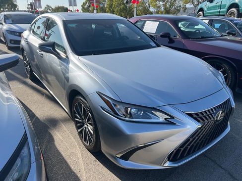 Used 2023 Lexus ES 250 w/ Premium Package AWD/4WD image 2