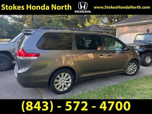 Used 2013 Toyota Sienna XLE w/ Entertainment Pkg AWD/4WD image 2