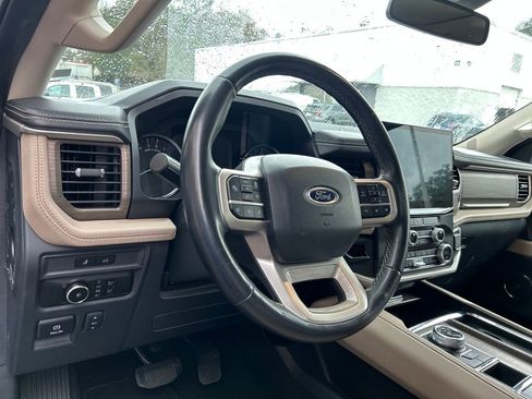 Used 2024 Ford Expedition Limited image 10
