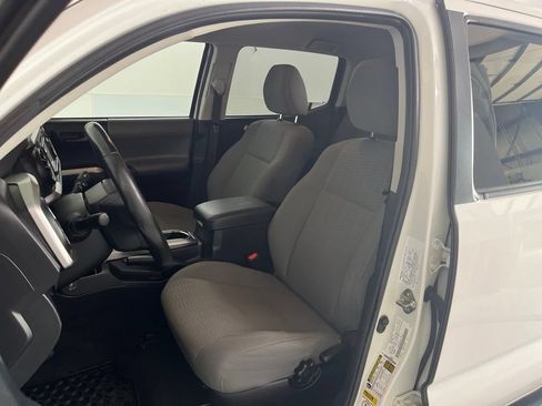 Used 2016 Toyota Tacoma SR5 AWD/4WD image 17