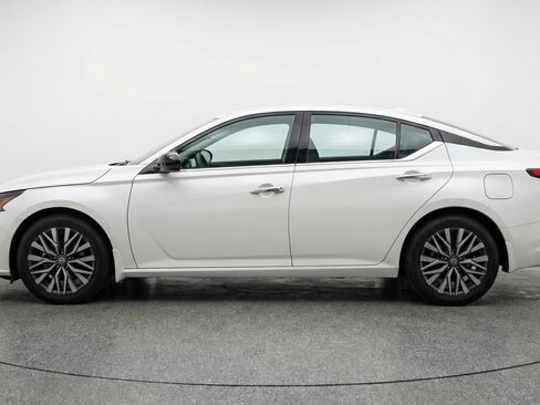 Used 2025 Nissan Altima 2.5 SV FWD image 5