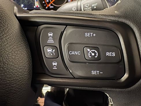 Used 2025 Jeep Wrangler Sport AWD/4WD image 15