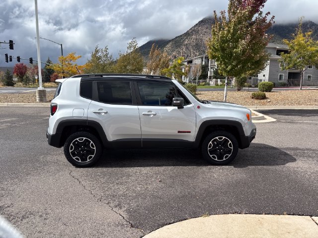 Used 2017 Jeep Renegade Trailhawk w/ Popular Equipment Group AWD/4WD image 2