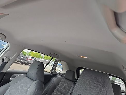 Used 2021 Toyota RAV4 XLE FWD image 16