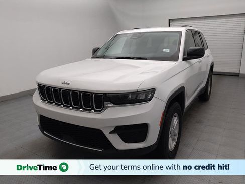 Used 2023 Jeep Grand Cherokee Laredo image 1
