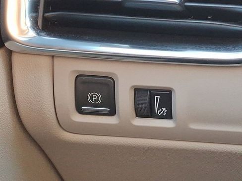 Certified 2022 Cadillac XT4 Luxury w/ Cold Weather Package image 22