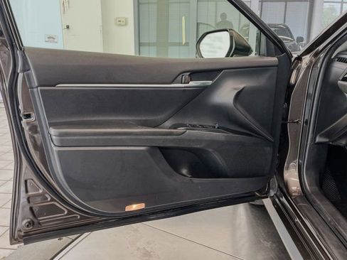Used 2018 Toyota Camry LE image 14