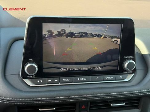 Used 2023 Nissan Rogue S AWD/4WD image 29