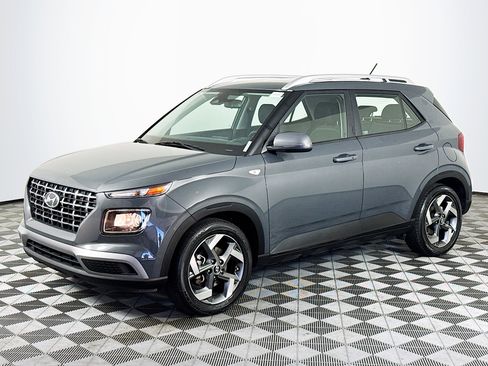 Used 2024 Hyundai Venue SEL image 4