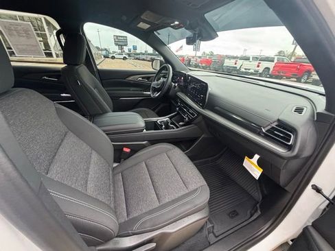 Used 2026 Chevrolet Traverse LT w/ Driver Confidence Package image 14