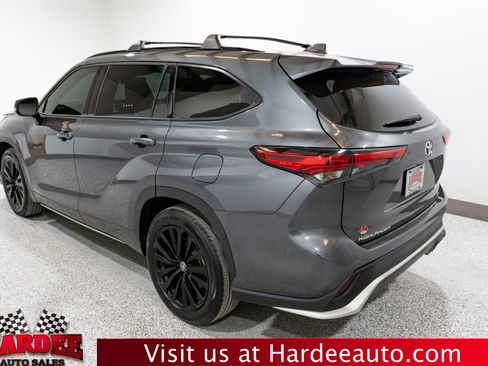 Used 2023 Toyota Highlander XSE image 3