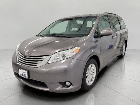 Used 2015 Toyota Sienna XLE FWD image 12