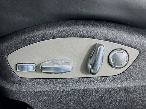 New 2026 Porsche Macan Base image 22