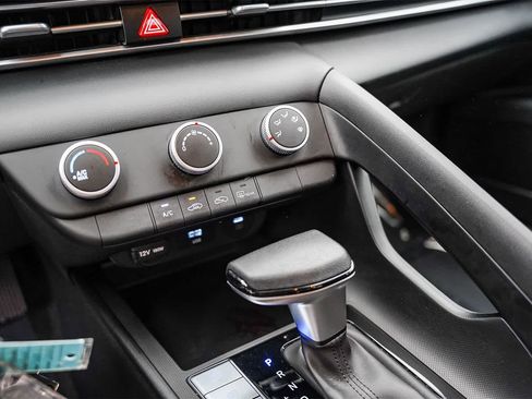 Certified 2025 Hyundai Elantra SE w/ Cargo Package image 22