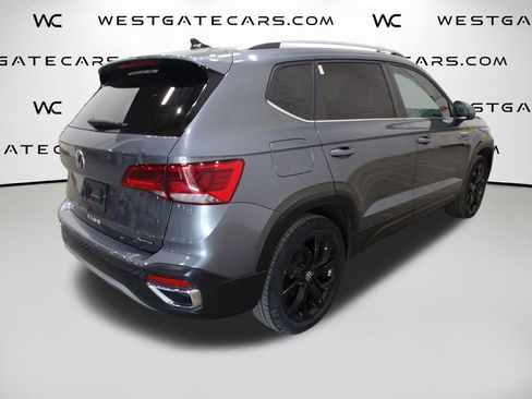 Used 2022 Volkswagen Taos SE w/ Panoramic Sunroof Package image 47