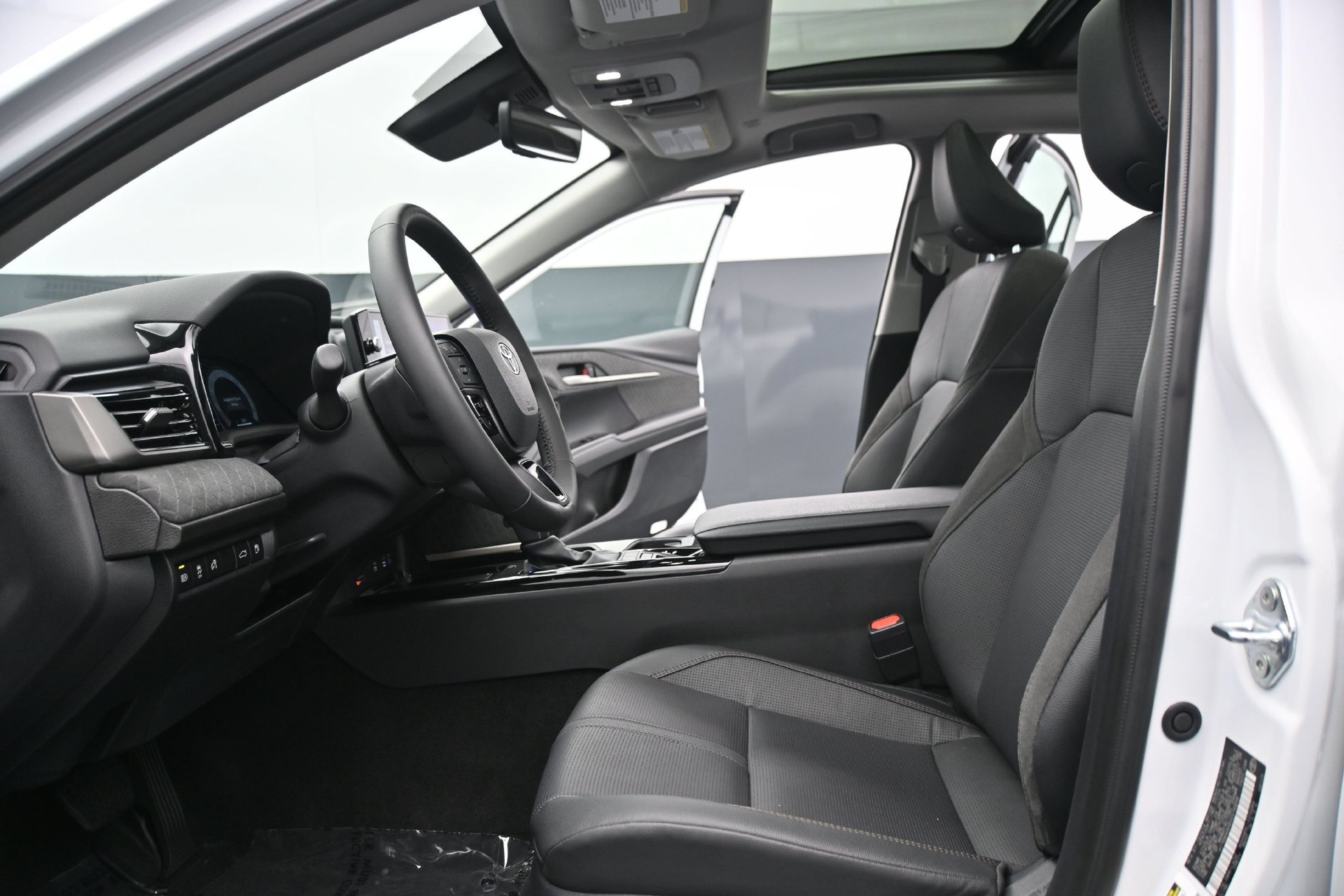 Used 2025 Toyota Camry XLE AWD/4WD image 18
