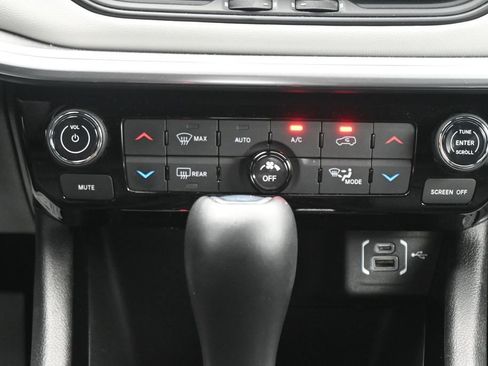 Used 2025 Jeep Compass Limited AWD/4WD image 18