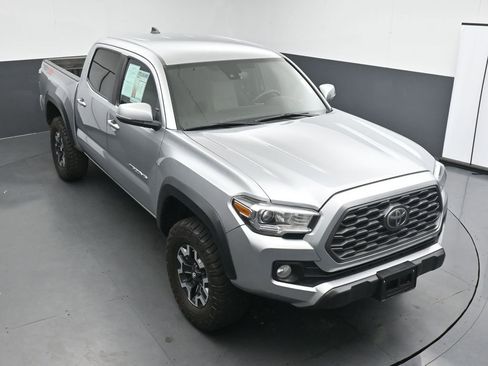 Used 2022 Toyota Tacoma TRD Off-Road w/ Technology Package AWD/4WD image 21